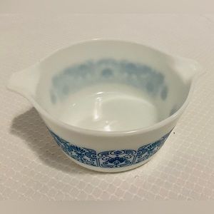Pyrex HORIZON BLUE Dish, 473 1QT. No chips,cracks. Sold as pictured.